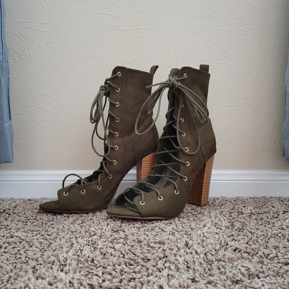 Liliana lace-up block heel boot